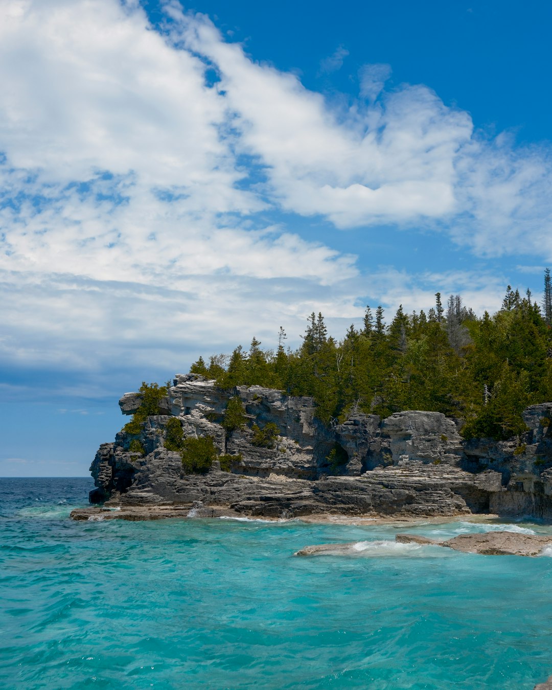 Georgian Bay shoreline landscape for Midland Ontario property guide