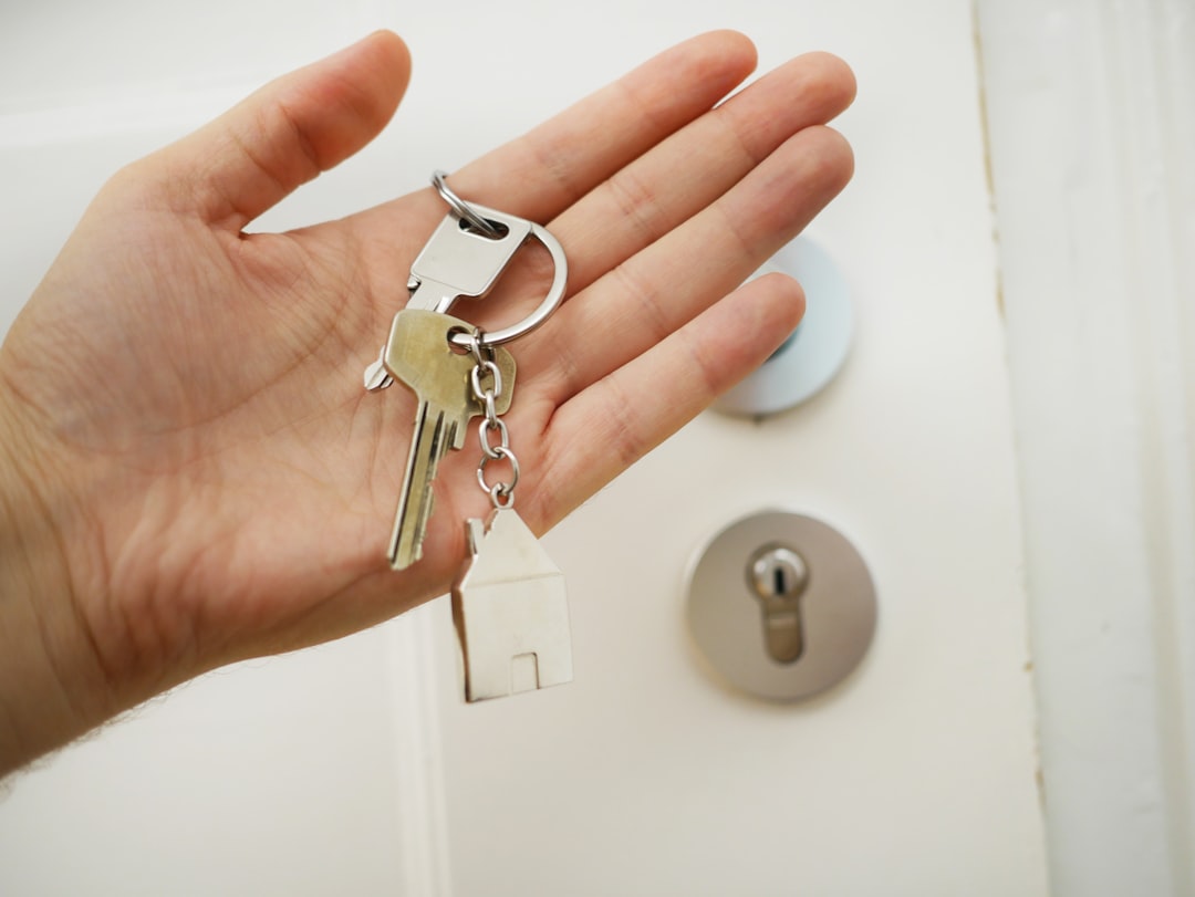 House keys illustrating landlord and tenant lock rules in Ontario