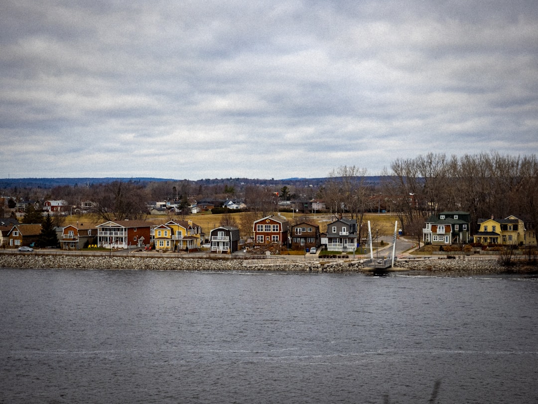 Lakeside residential area illustrating property ownership in Georgina Ontario
