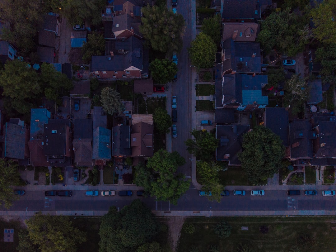 Ontario suburban neighbourhood for Bradford West Gwillimbury property guide